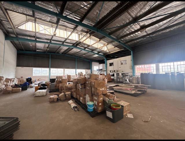 900M² WAREHOUSE TO LET IN SPRINGFIELD